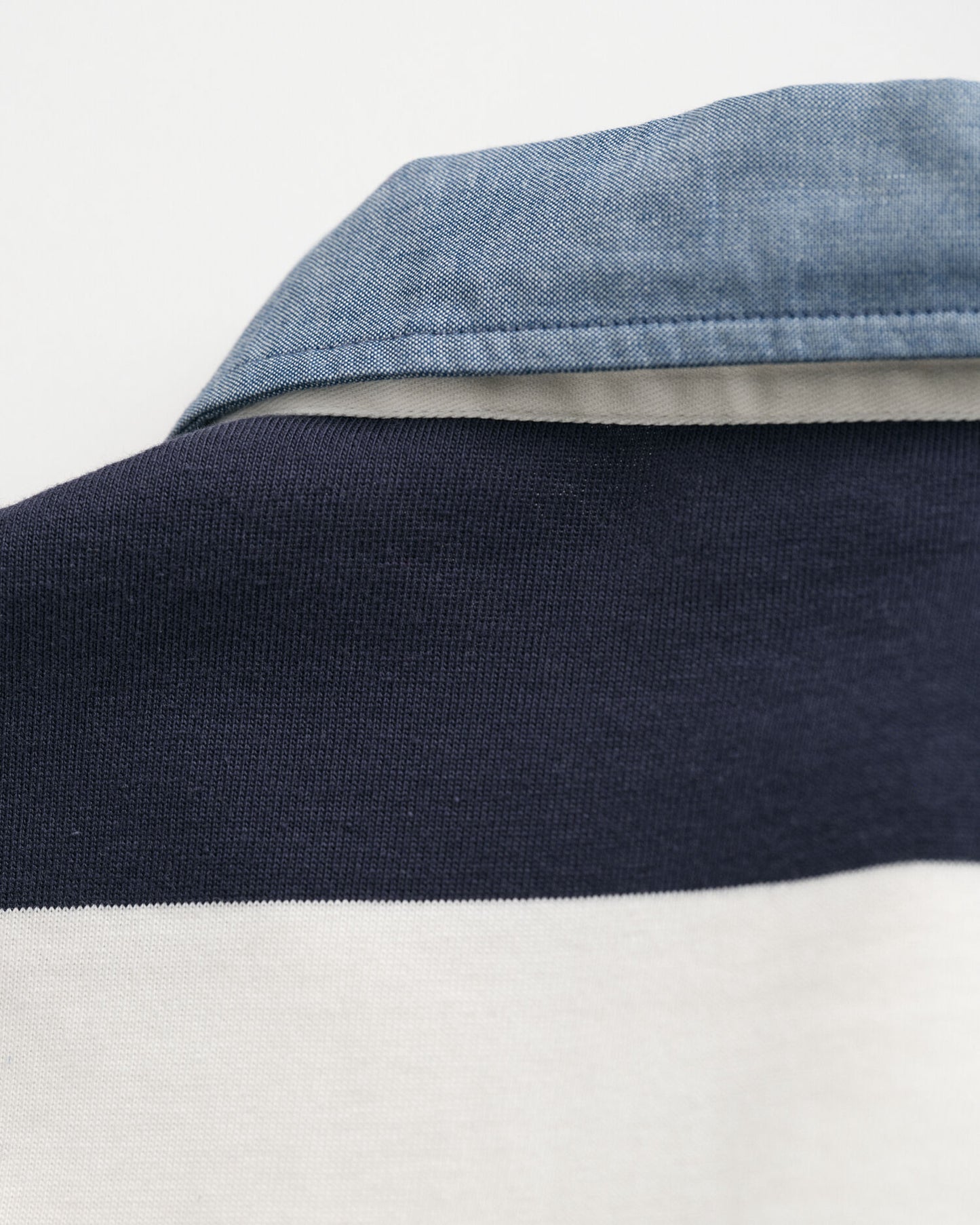 Polo rayé épais à col chambray