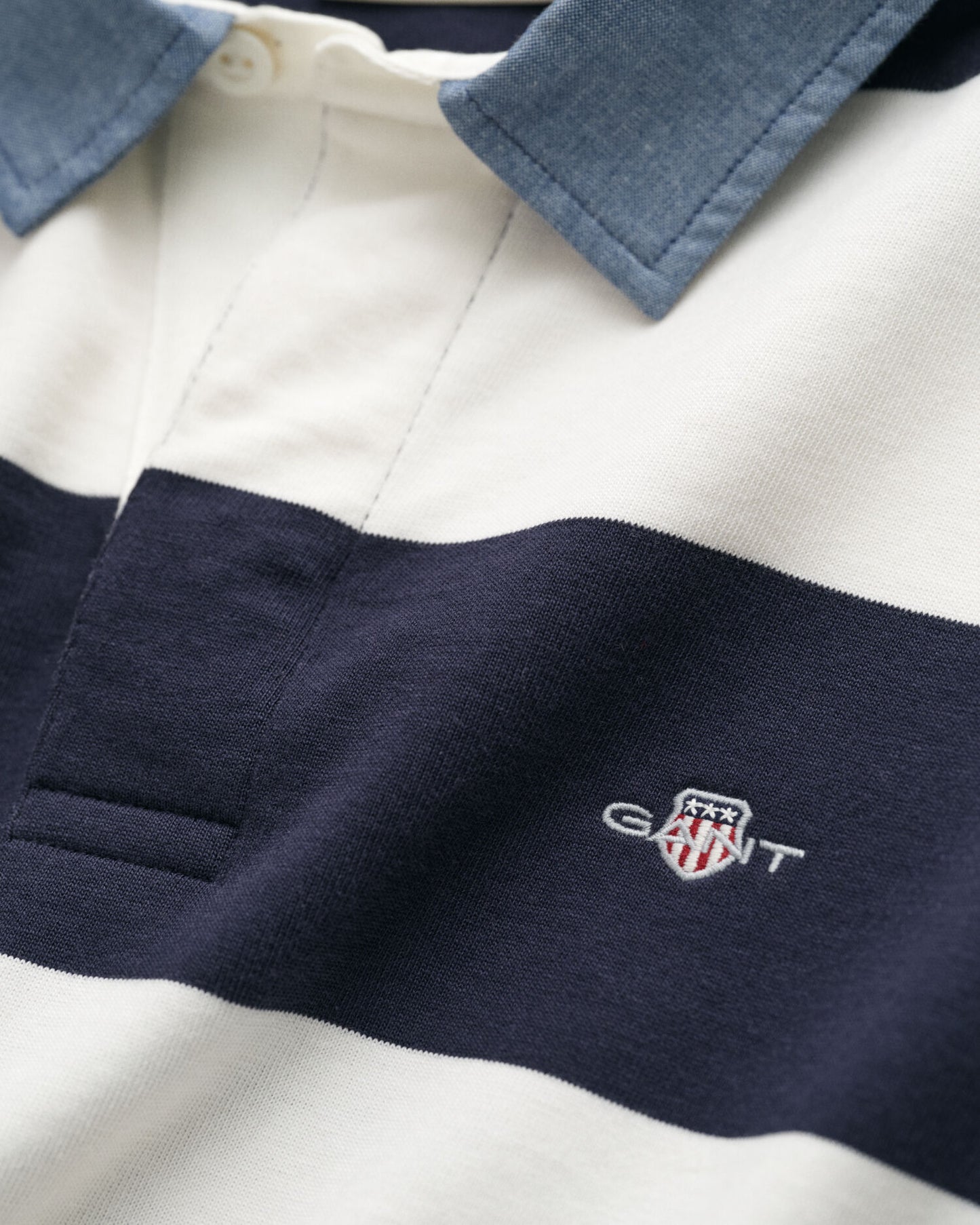 Polo rayé épais à col chambray