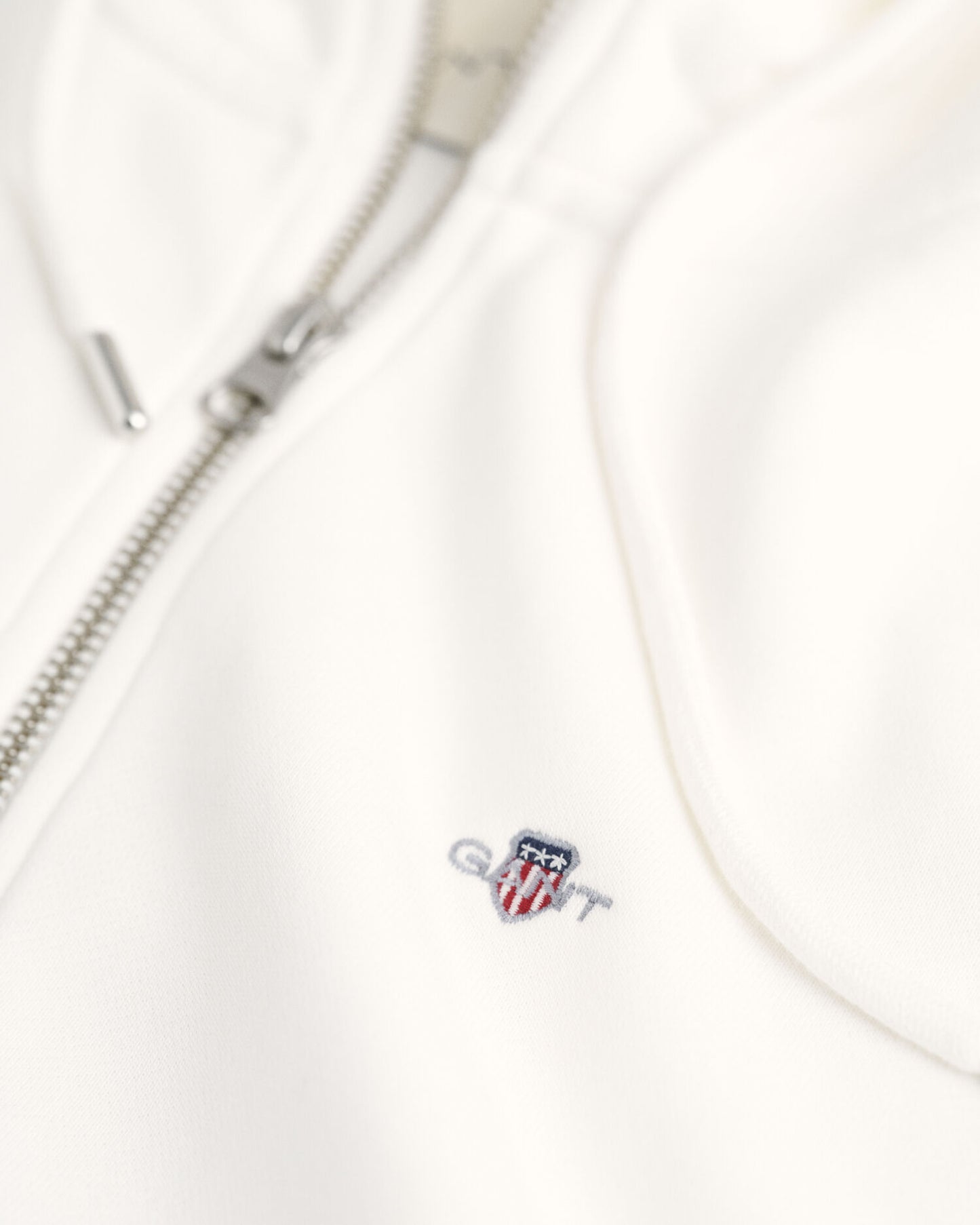 Kapuzenjacke mit Schild-Logo