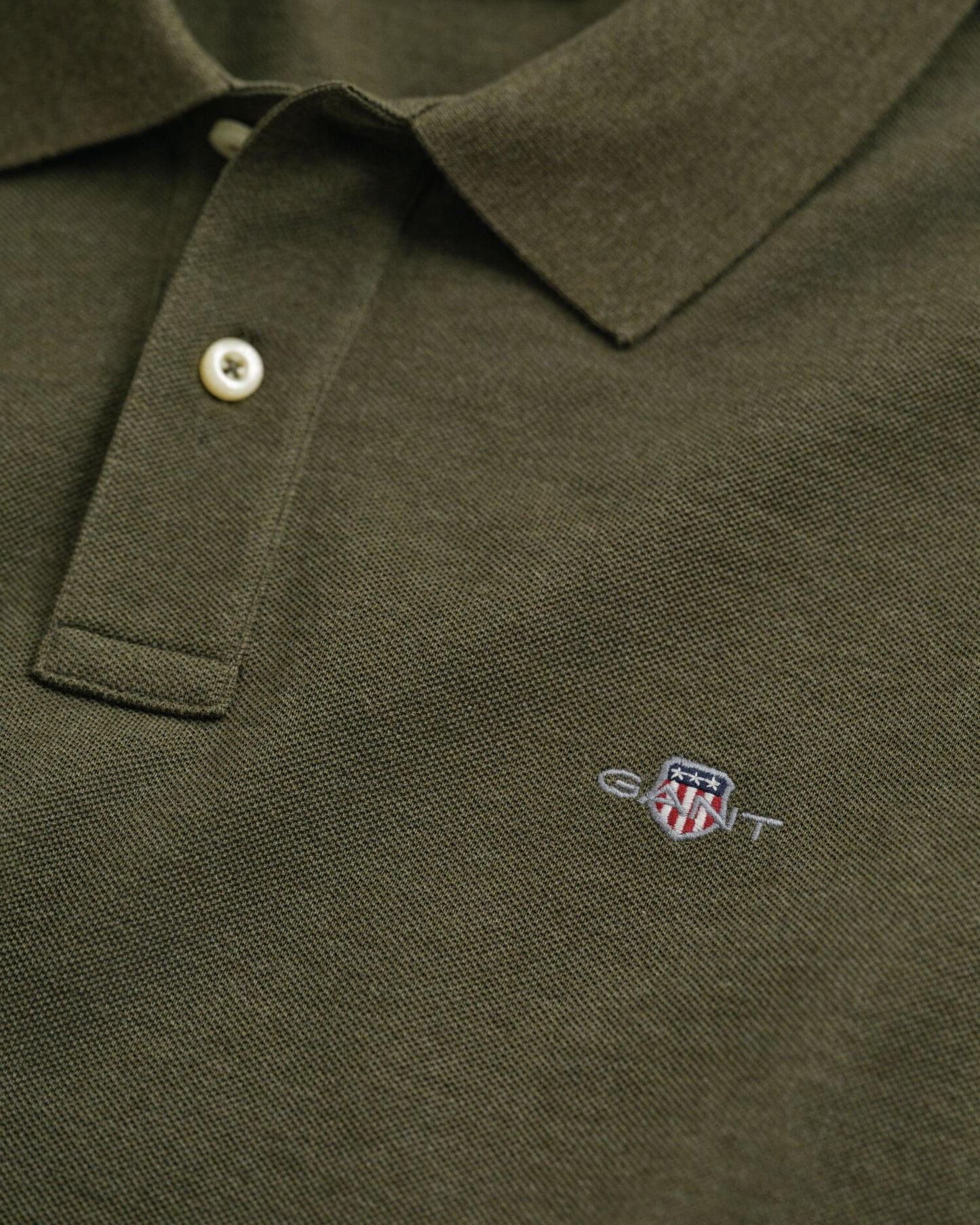 Regular Fit Polohemd aus Piqué mit Wappen