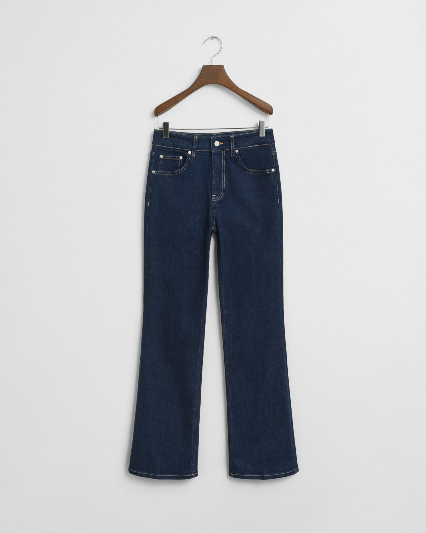 Jean évasé coupe ajustée