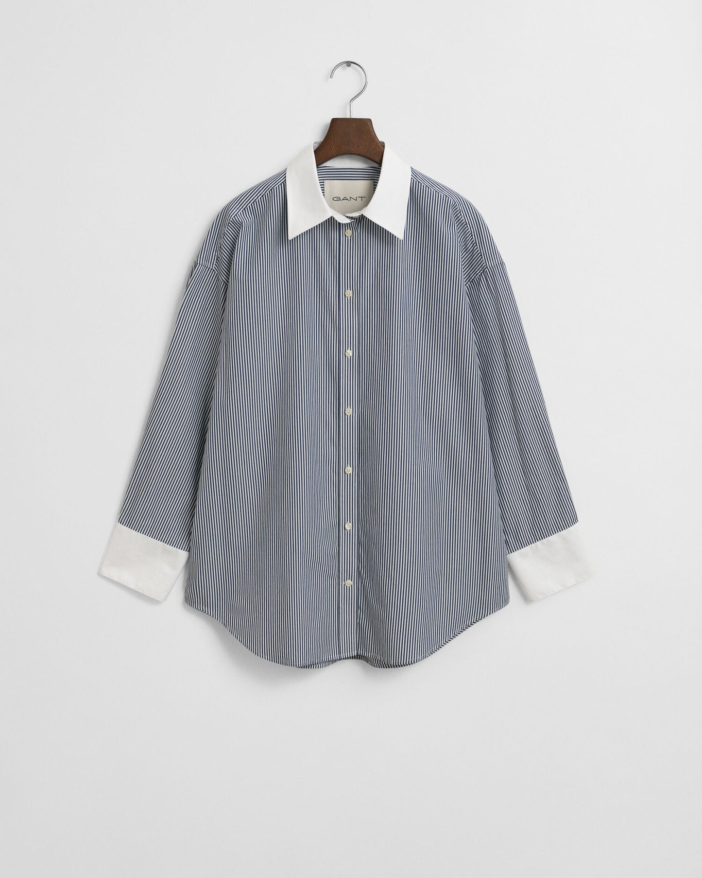 Oversized gestreiftes Hemd mit Kontrastkragen