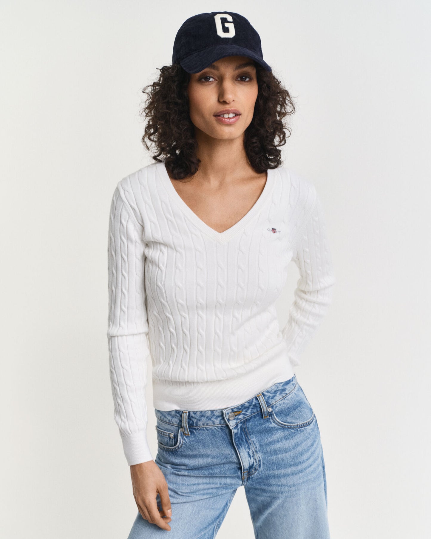 Pullover aus Stretch-Baumwolle mit Zopfmuster und V-Ausschnitt