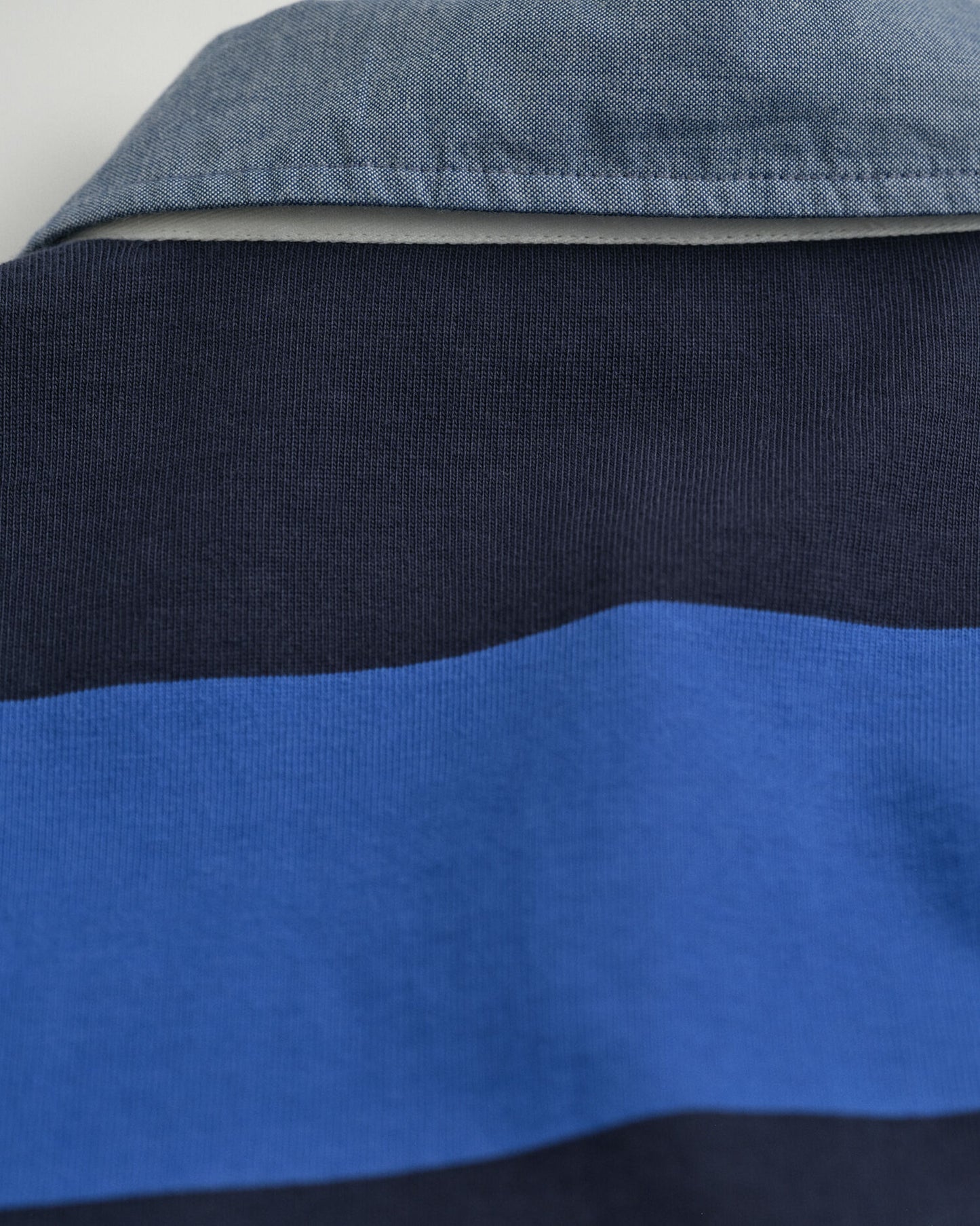 Polo à rayures lourd avec col en chambray