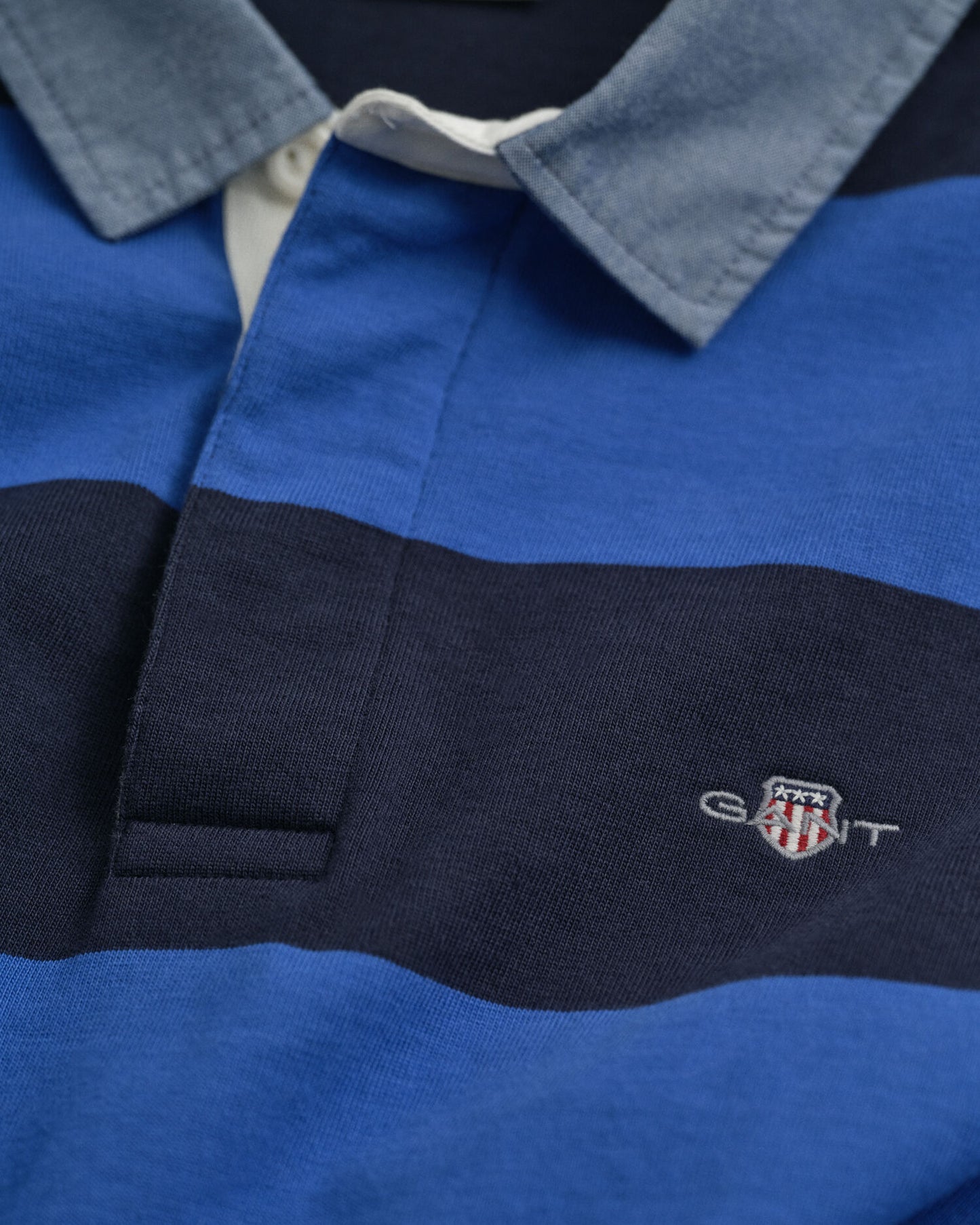 Polo à rayures lourd avec col en chambray