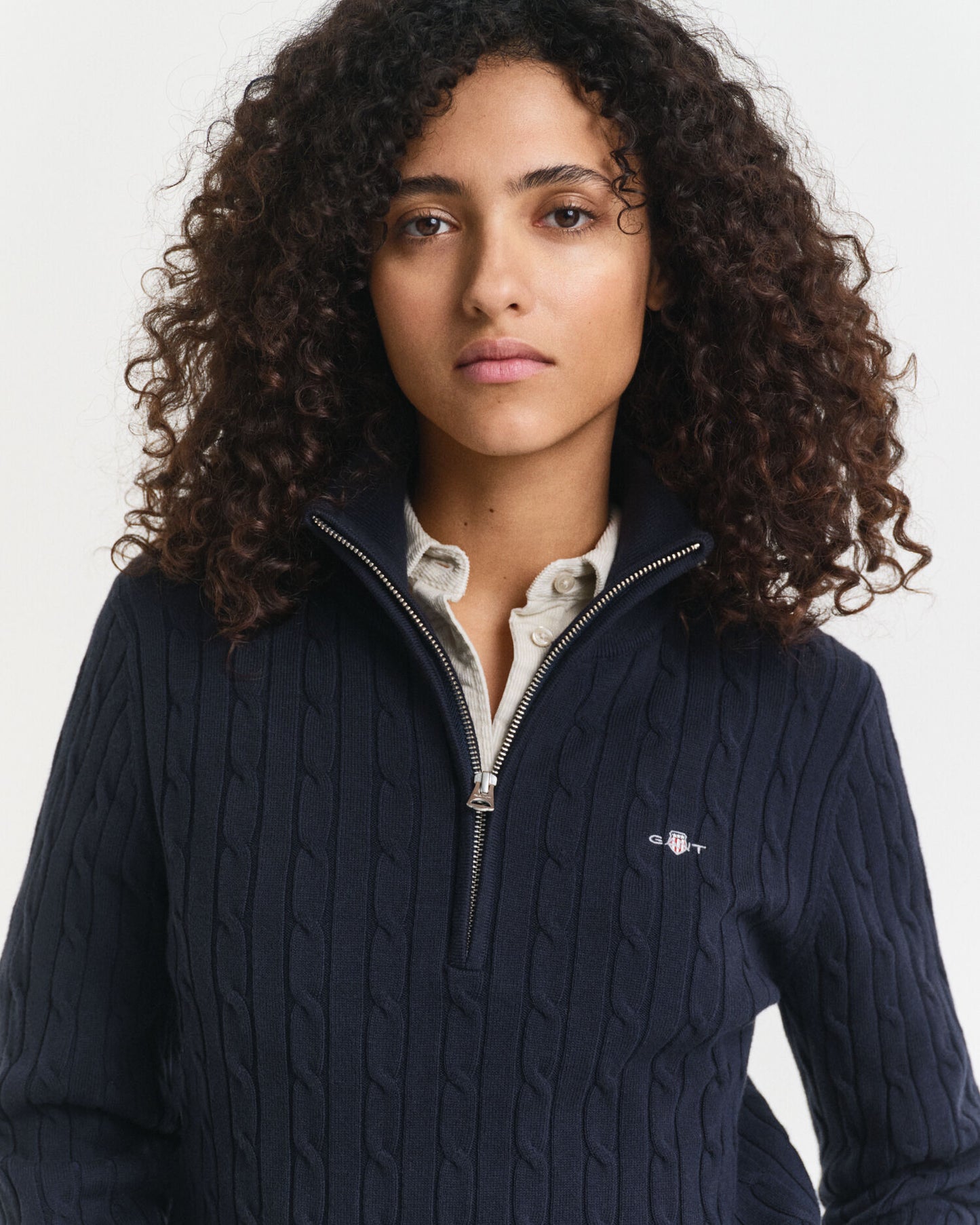 Halb-Reißverschluss-Pullover aus Stretch-Baumwolle mit Zopfmuster