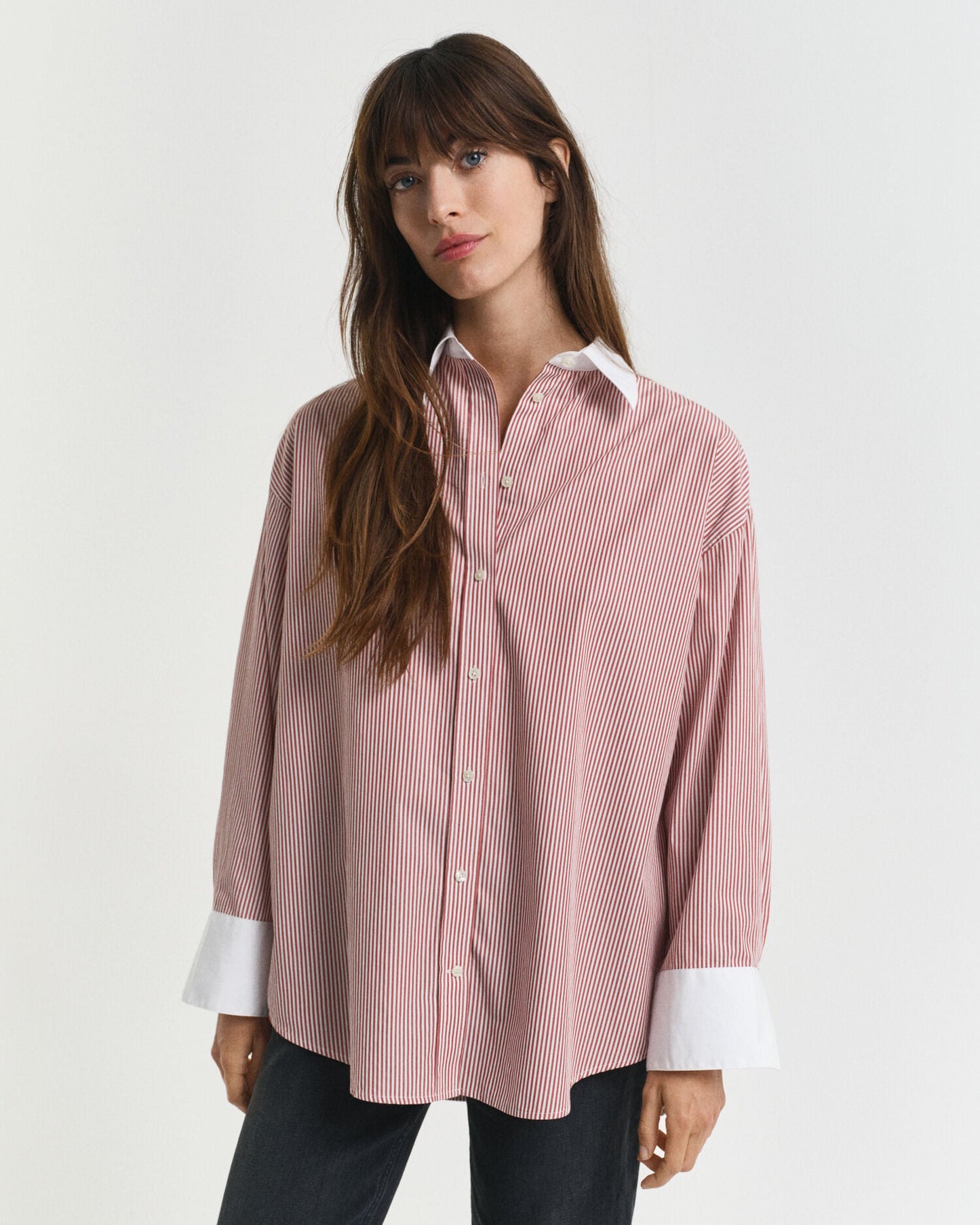 Oversized gestreiftes Hemd mit Kontrastkragen