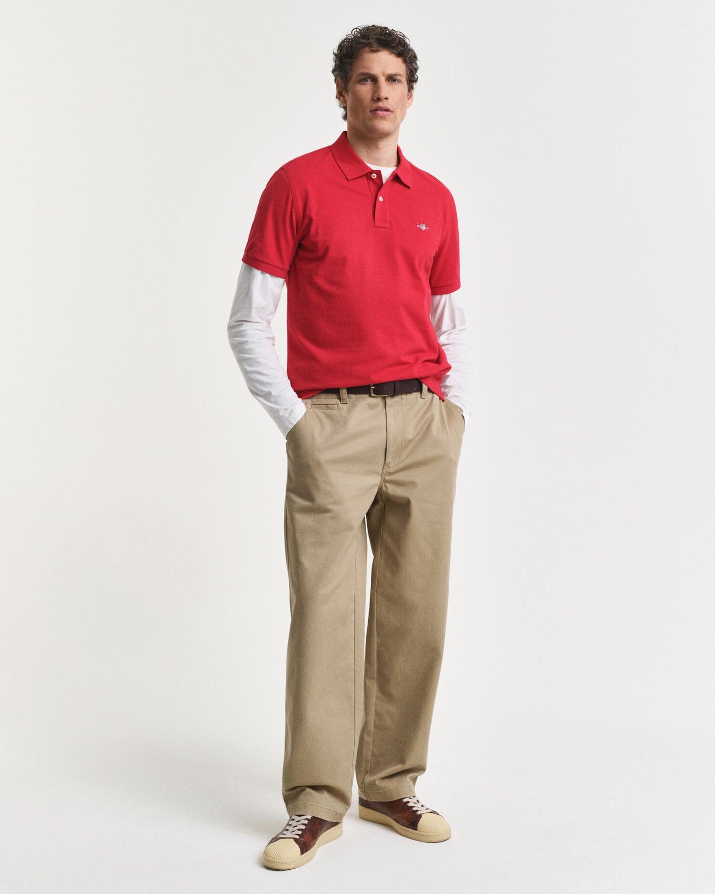 Polohemd aus Piqué mit regular fit und Wappen-Logo
