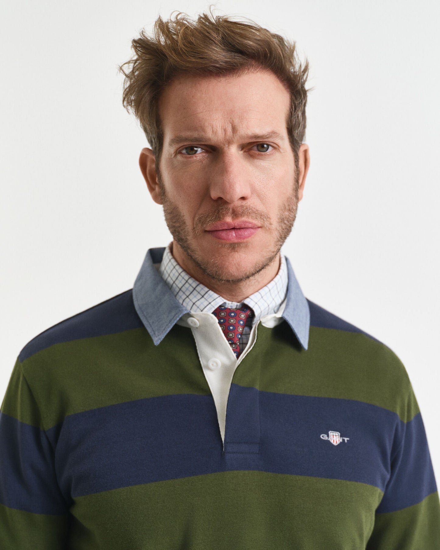Gestreifter Rugger mit Chambray-Kragen