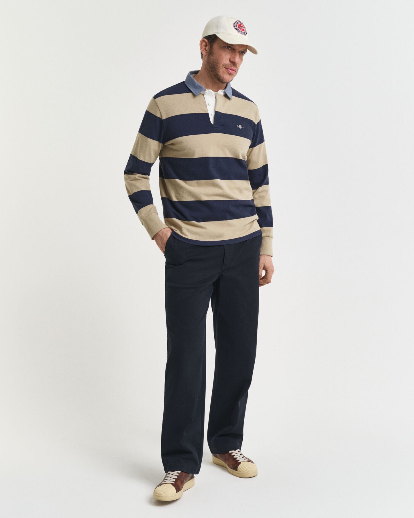 Gestreifter schwerer Rugger mit Chambray-Kragen