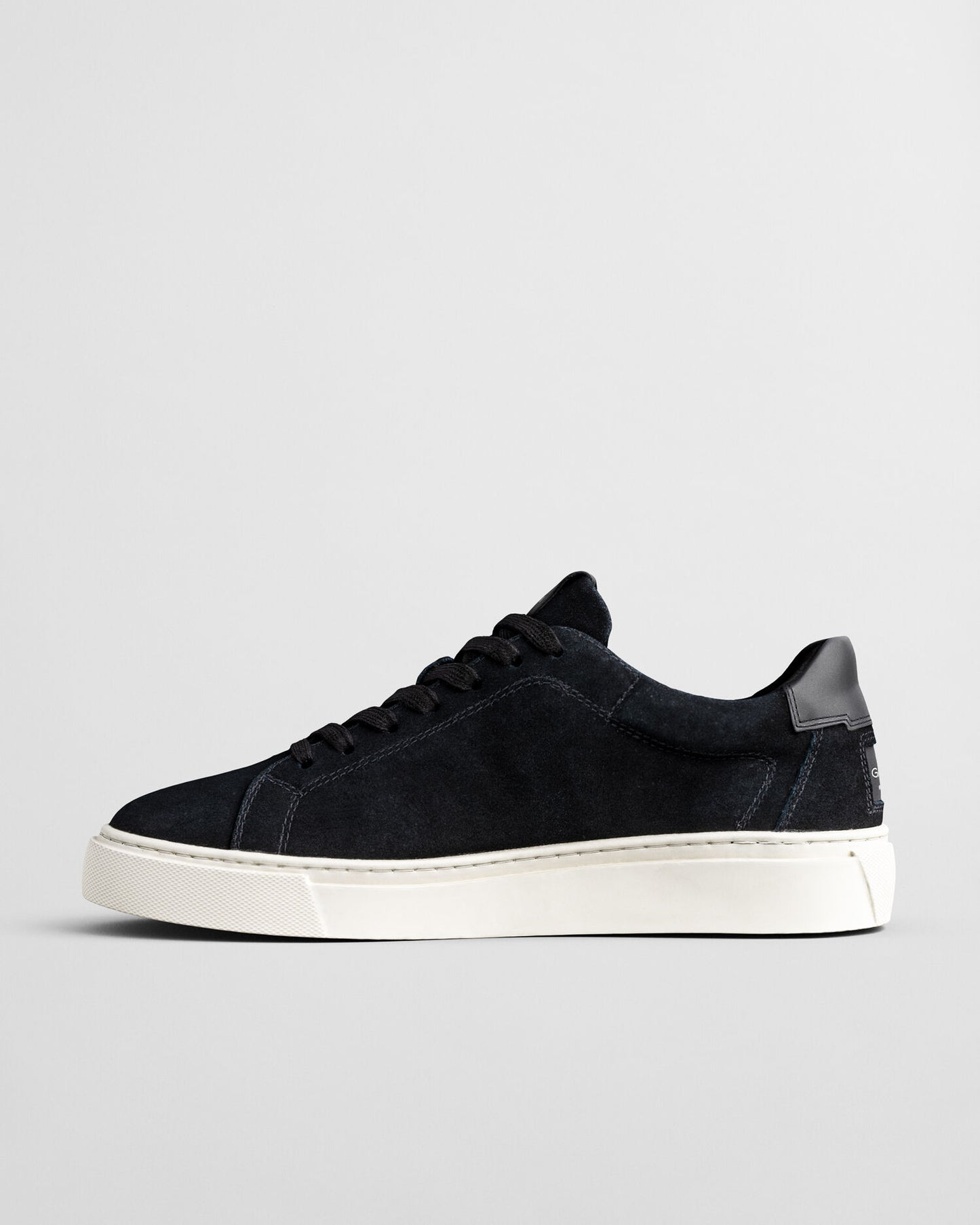Baskets en daim McJulien