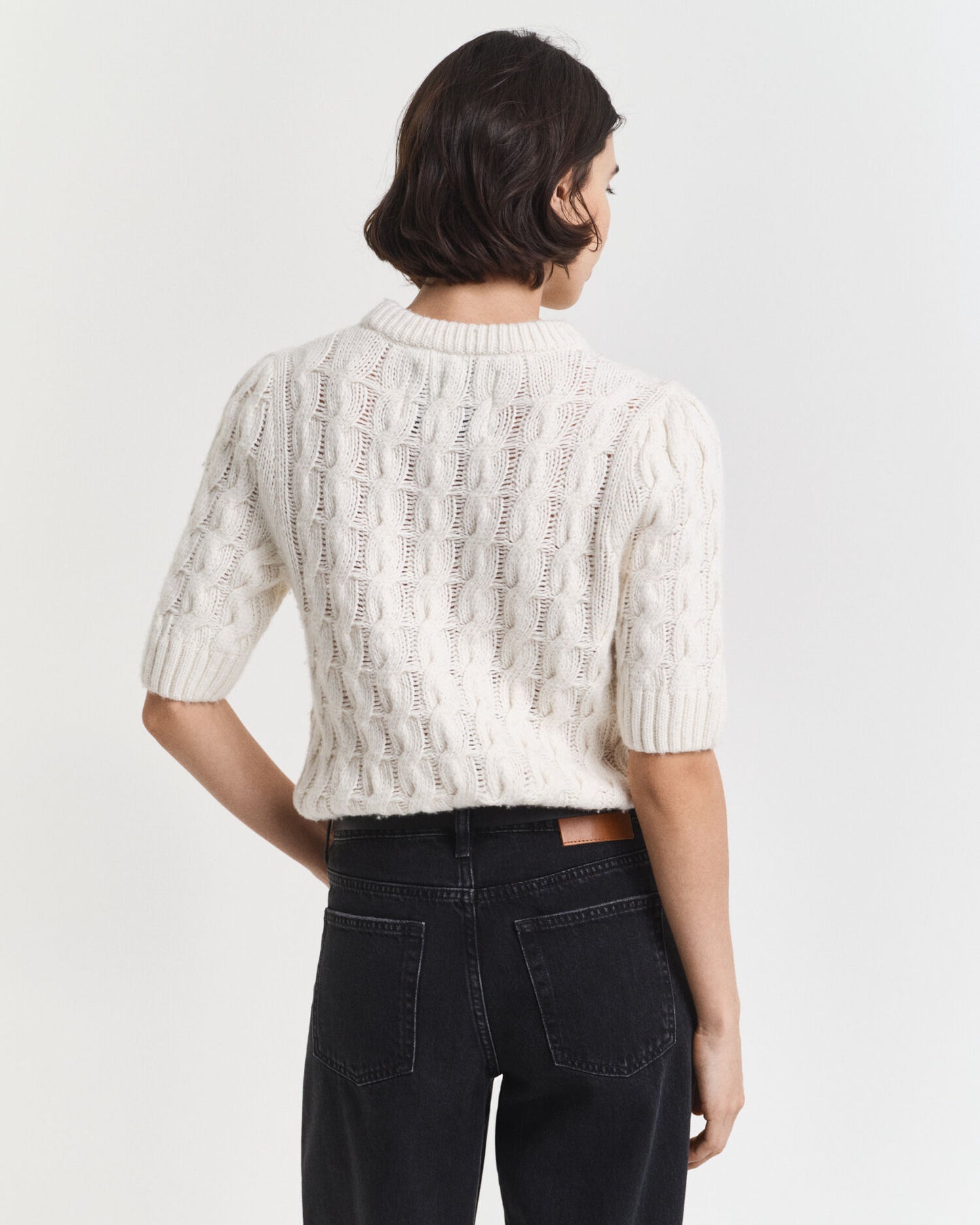 Kabelstrickkleid mit Puffärmeln und kurzen Ärmeln