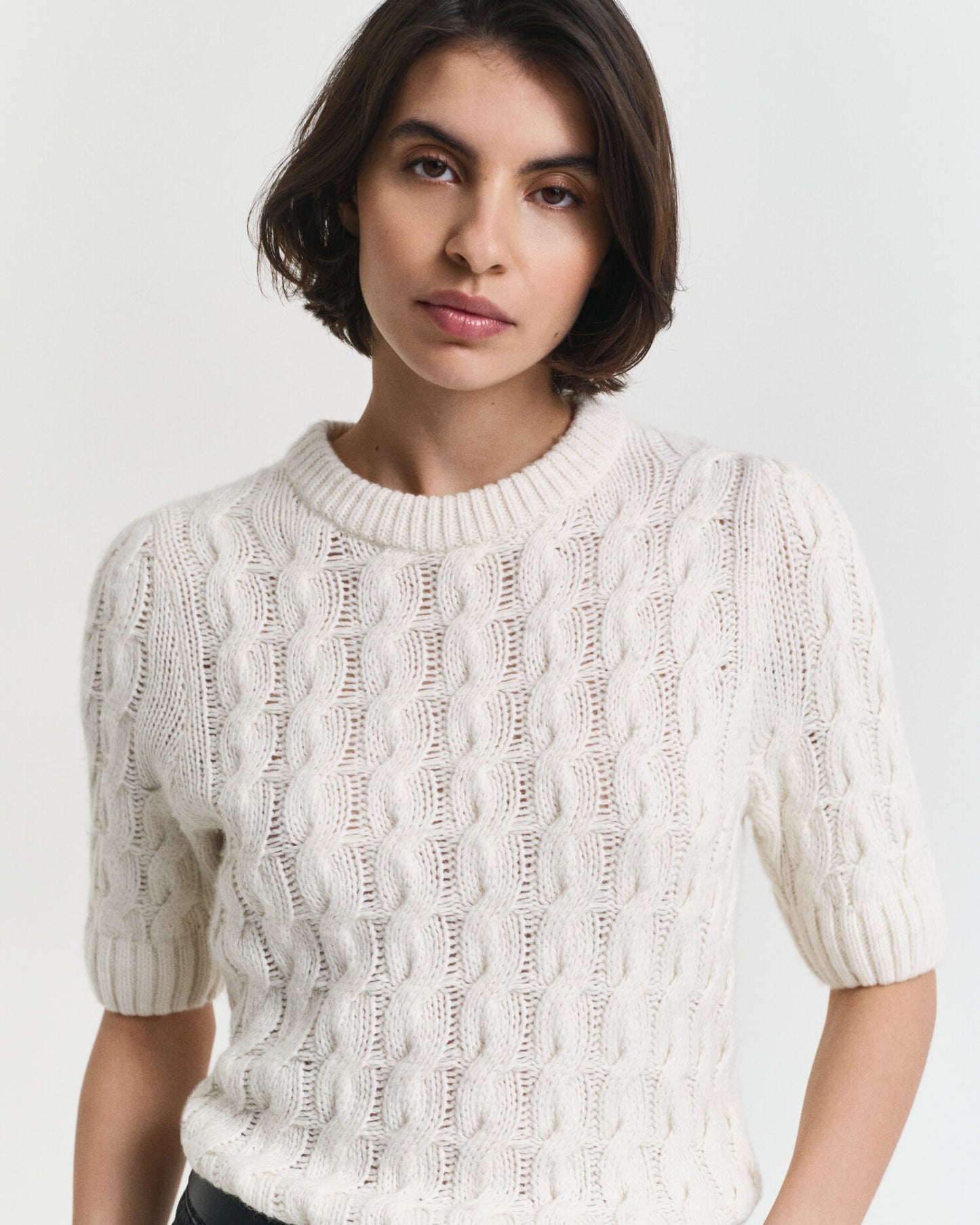 Kabelstrickkleid mit Puffärmeln und kurzen Ärmeln