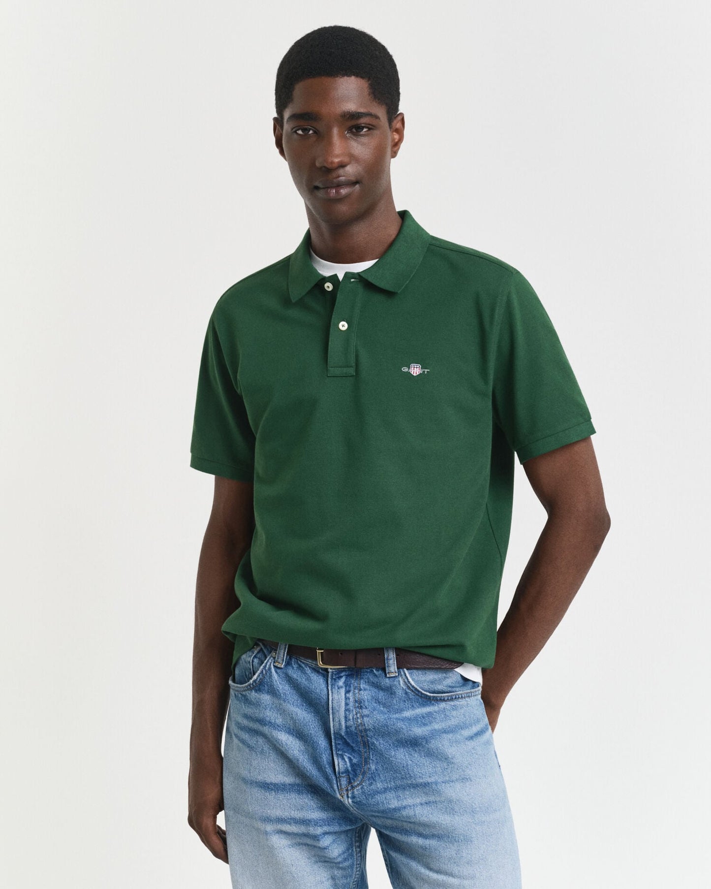 Polohemd aus Piqué mit regular fit und Wappen-Logo