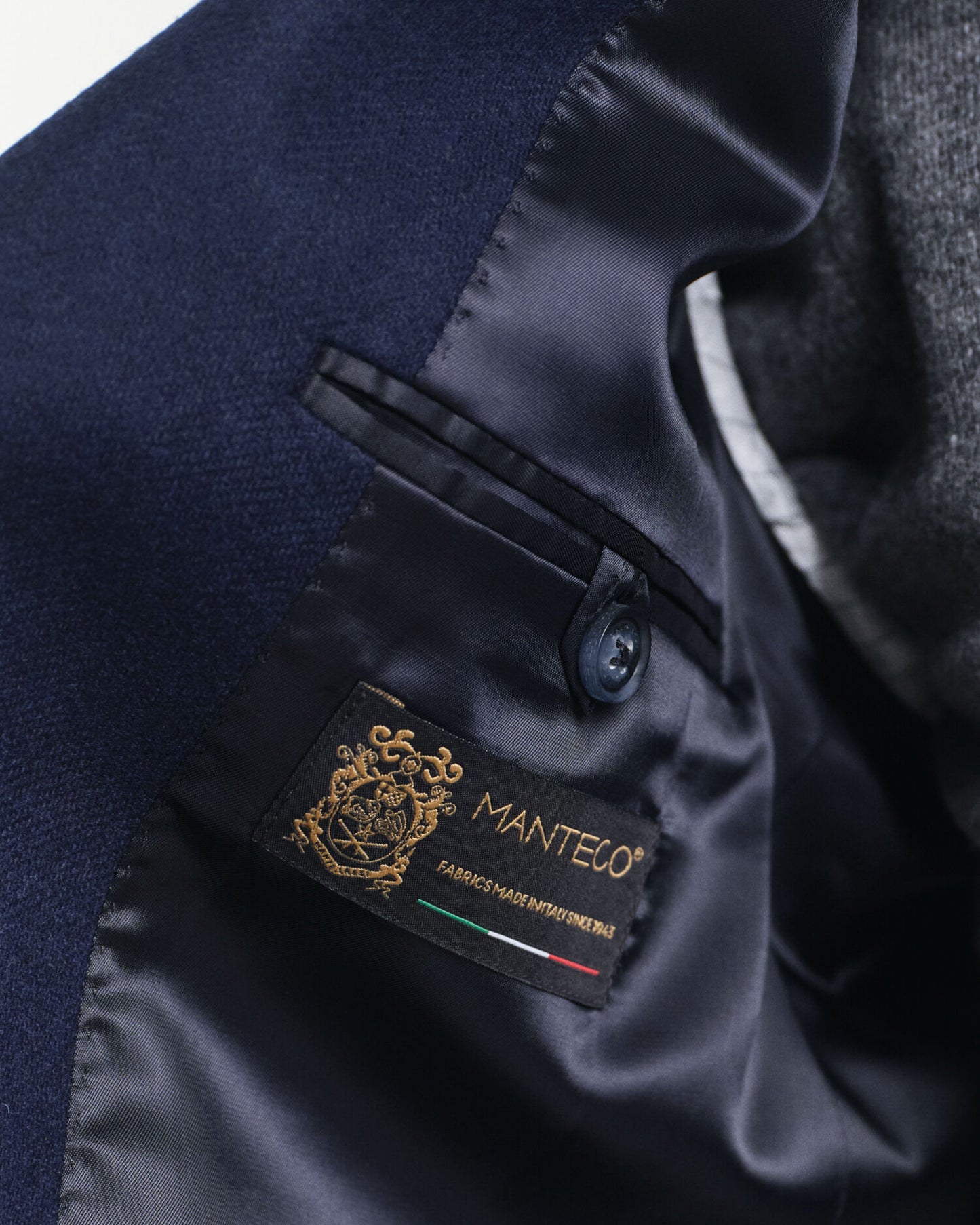 Schmal geschnittener Club-Blazer aus Wollflanell