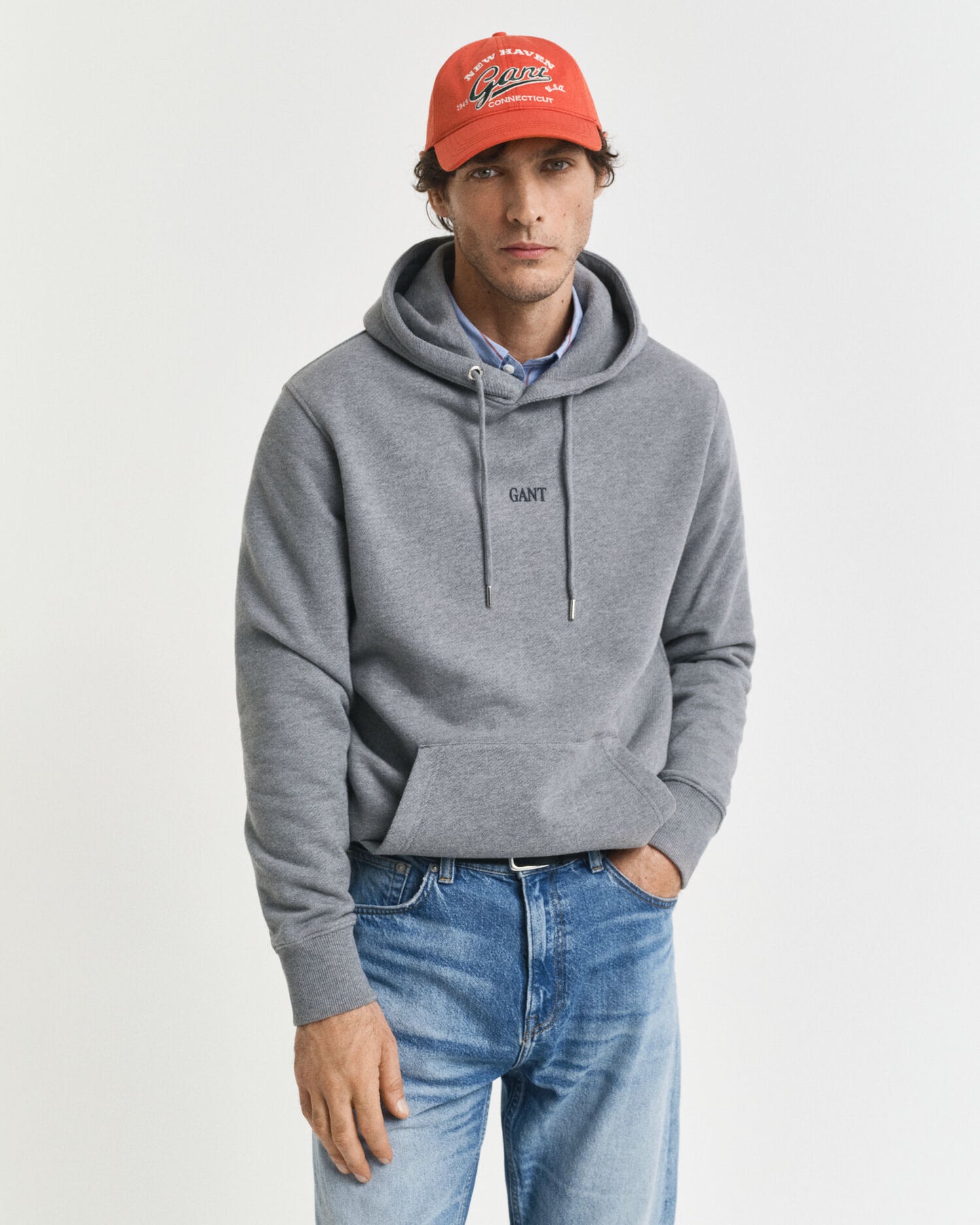 Sweat à capuche avec petit motif graphique